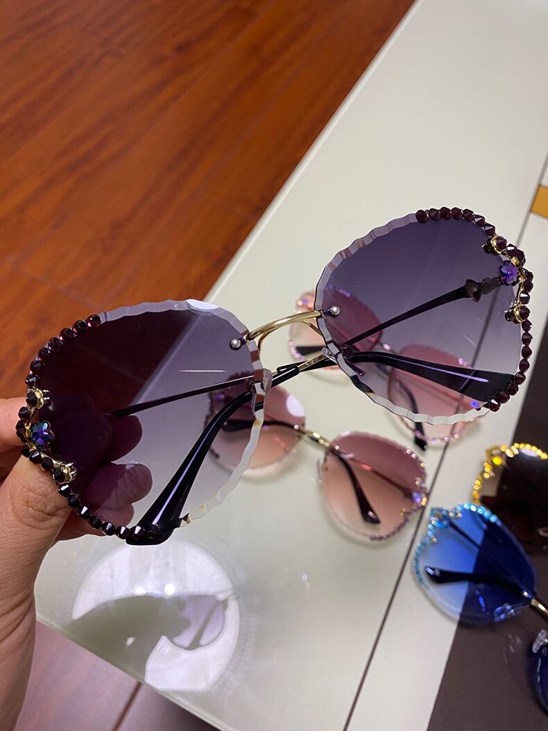Nowa luksusowa marka projekt moda Rimless Pilot okulary przeciwsłoneczne kobiety w stylu Vintage diament gradientu fala rama okulary przeciwsłoneczne dla kobiet UV400